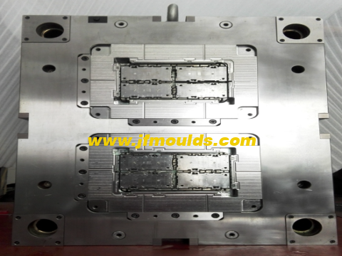 The drawing of the mold and the inking of the gate