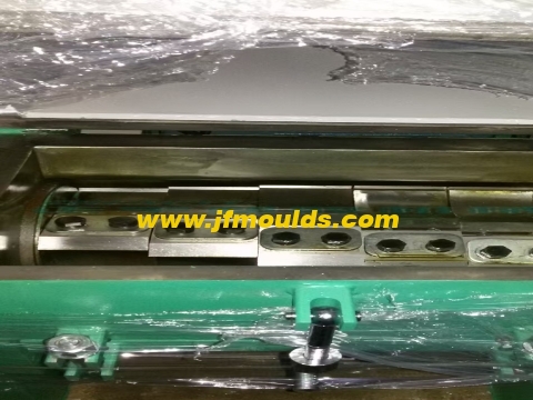 The causes and solutions of poor welding in injection molding, product cracks and product deformation