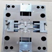 The setting of injection molding pressure and flow parameters