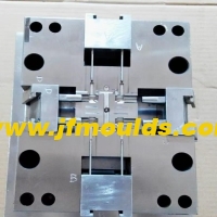 The setting of injection molding pressure and flow parameters