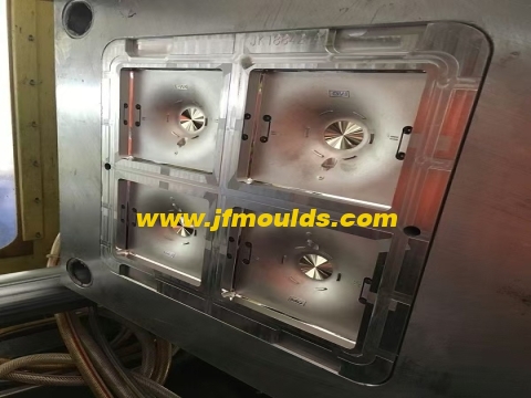 The trapped air adjustment of the mold is difficult, and the deformation and the bottom row position pulling mold treatment method of the face shell