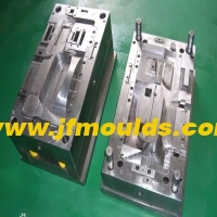 Wire clamping and air marks near the screw holes of the mold