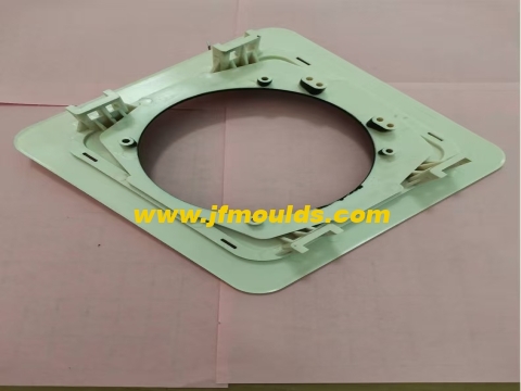 The glue inlet position of the mold is dragged and charred