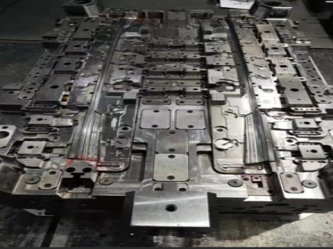 Cooling control of the mold