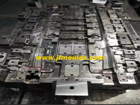 Cooling control of the mold