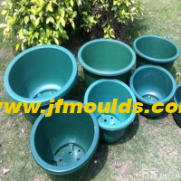 The elastic rubber of the mold and the fixed-distance parting mechanism