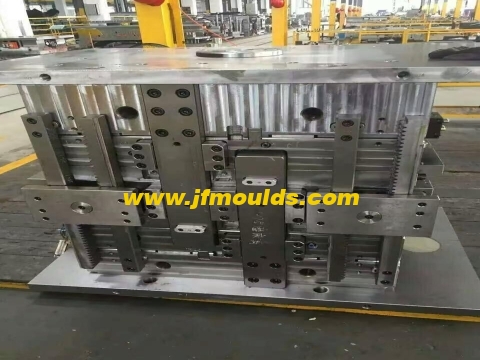 The causes and solutions of silver streaks, discoloration, surface ripples and roughness in injection molded products